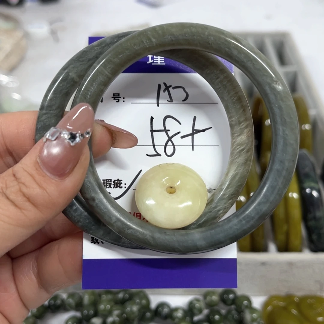 蛇纹石玉手镯未镶嵌