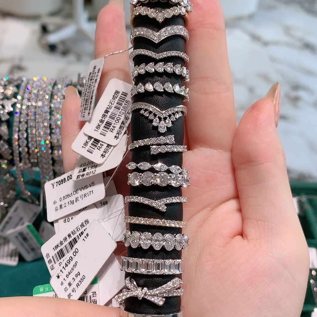 合成钻石18K金镶嵌排戒