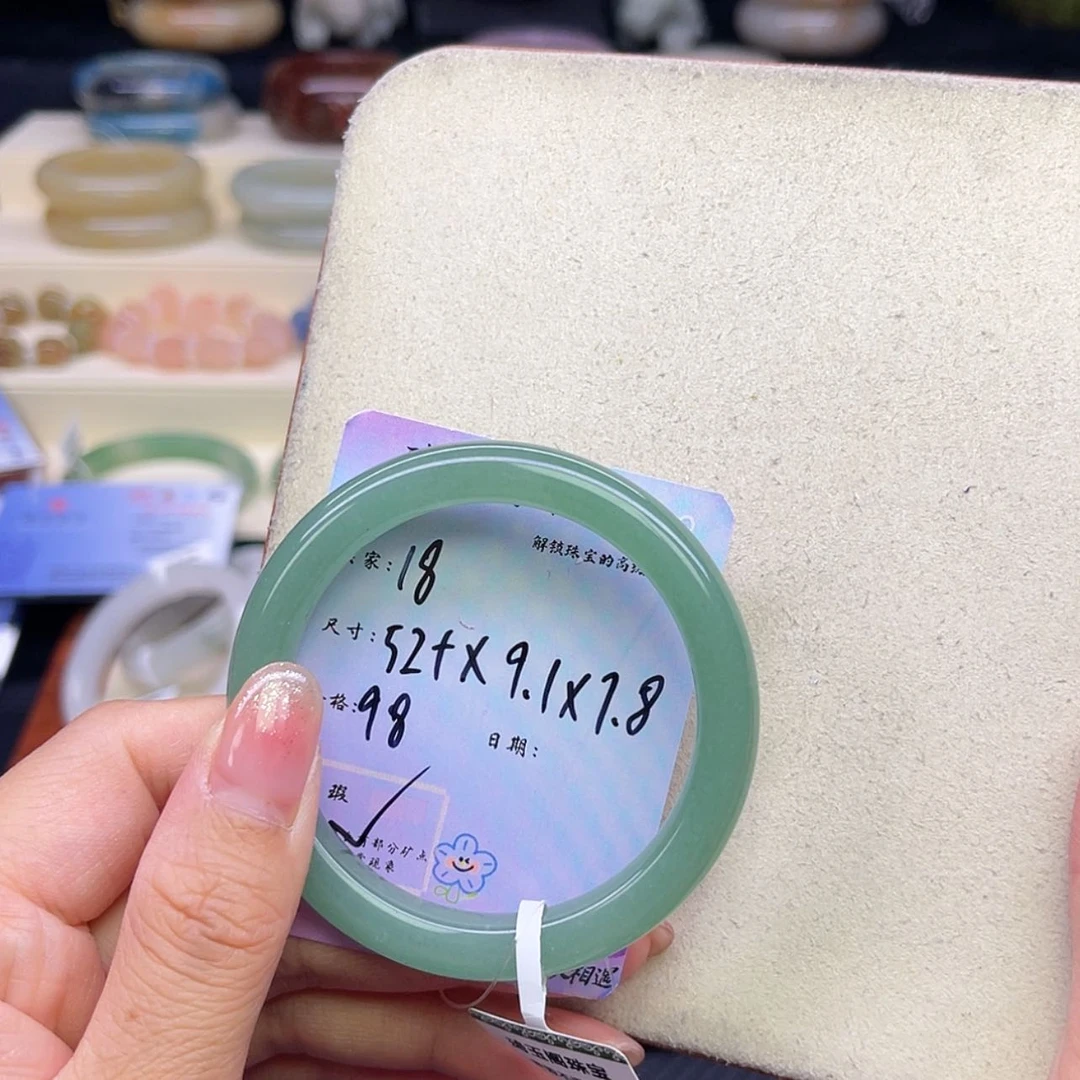 【闪购商品】石英质玉手镯未镶嵌