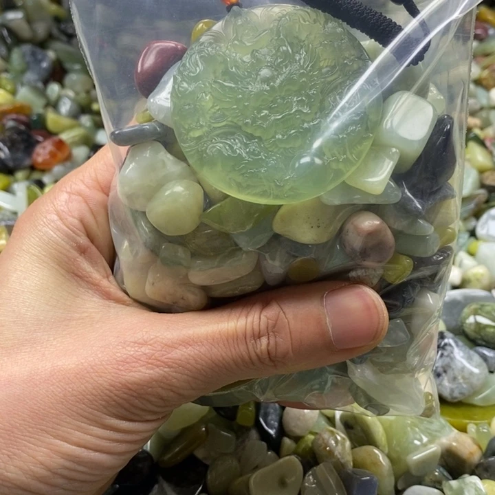 蛇纹石玉鱼缸石未镶嵌