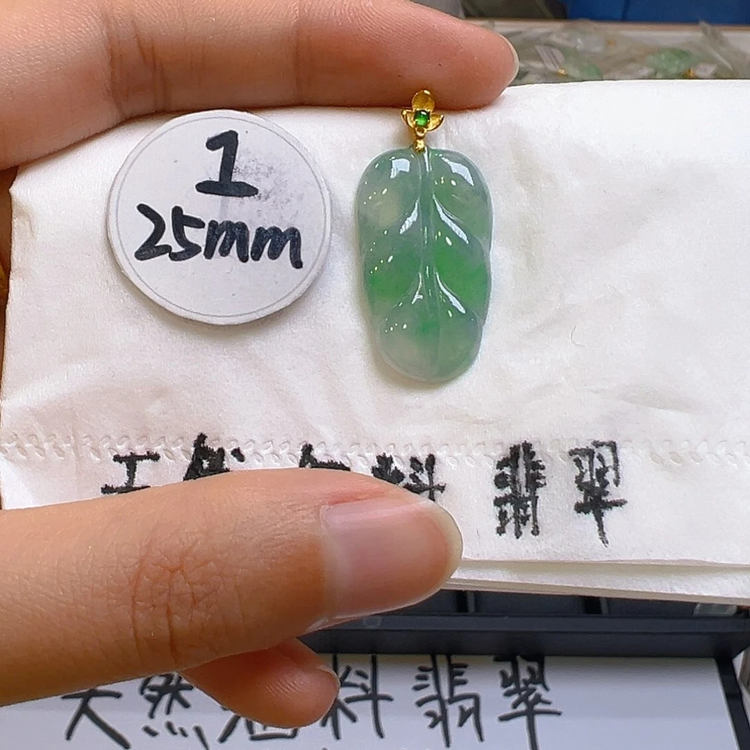 翡翠颈饰18K金镶嵌翡翠