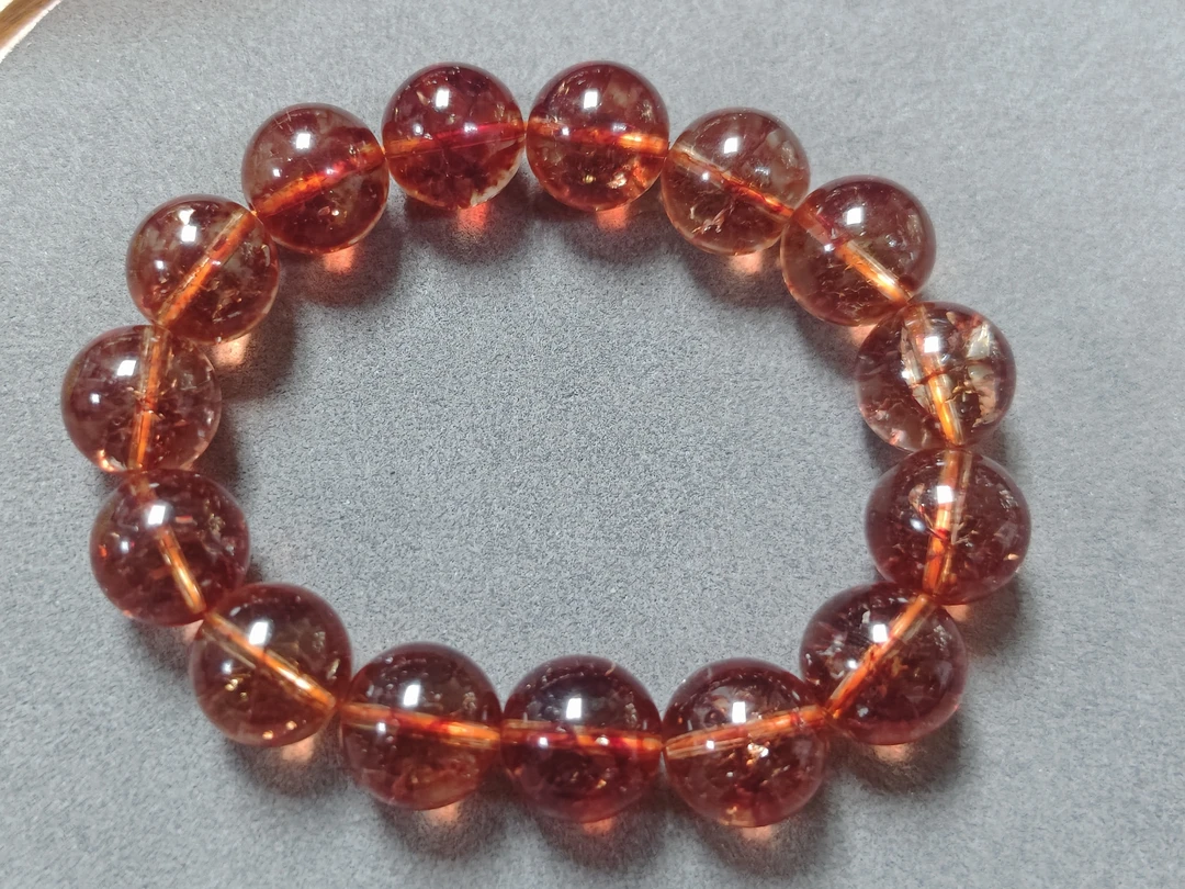 582号红色圆珠手串多样性