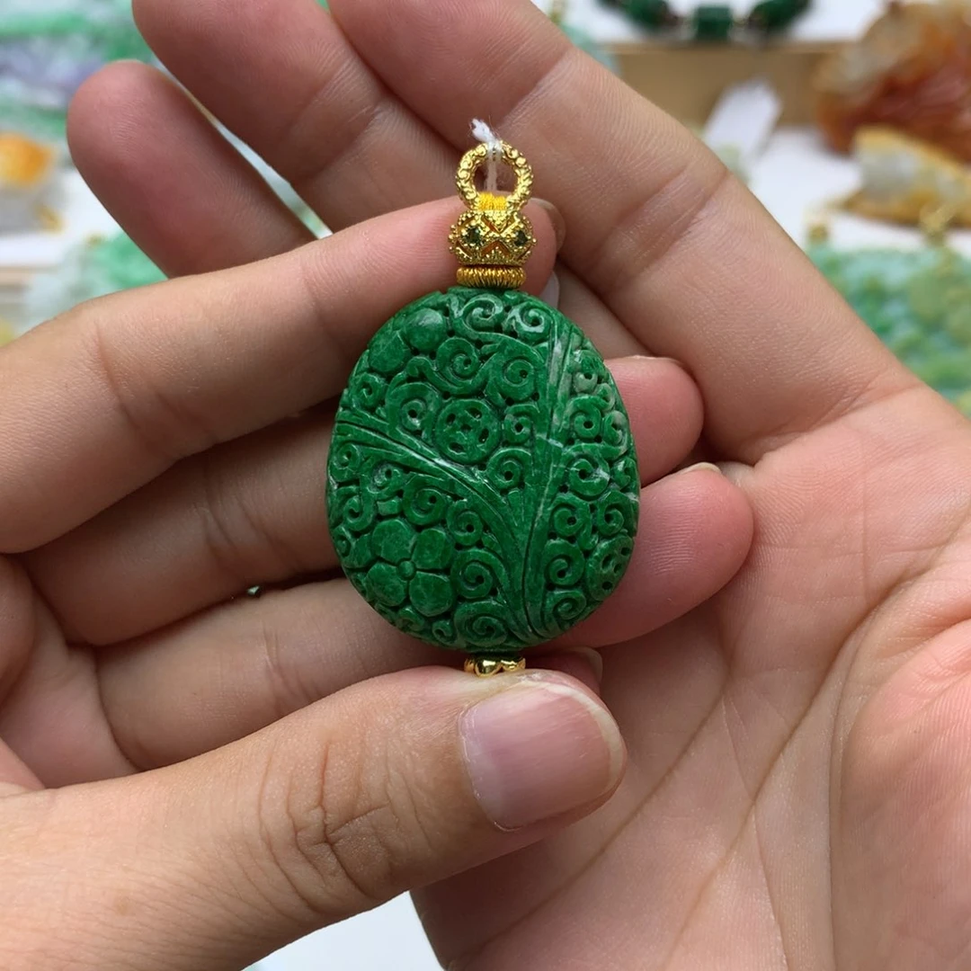 翡翠未镶嵌颈饰小*翡翠