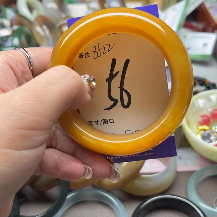 石英质玉颈饰未镶嵌