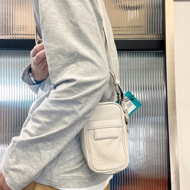 95新 BOTTEGA VENETA/葆蝶家 【龙】29AD03白色镂空斜挎手机包