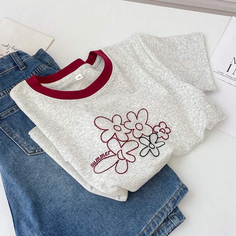 撞色花朵刺绣复古短袖T恤2025夏季新款正肩显瘦圆领简约上衣女