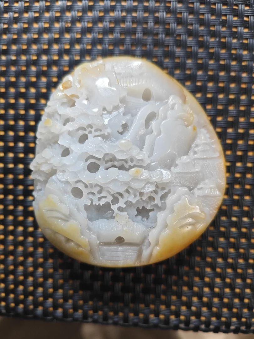 精品和田玉山水意境手把件