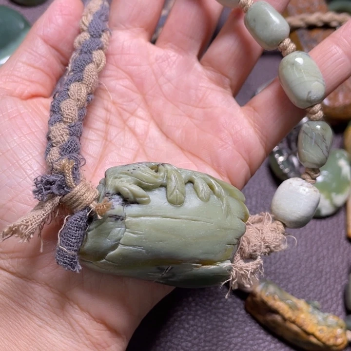 吉***柳颈饰未镶嵌岫岩河磨玉（透闪石质玉）