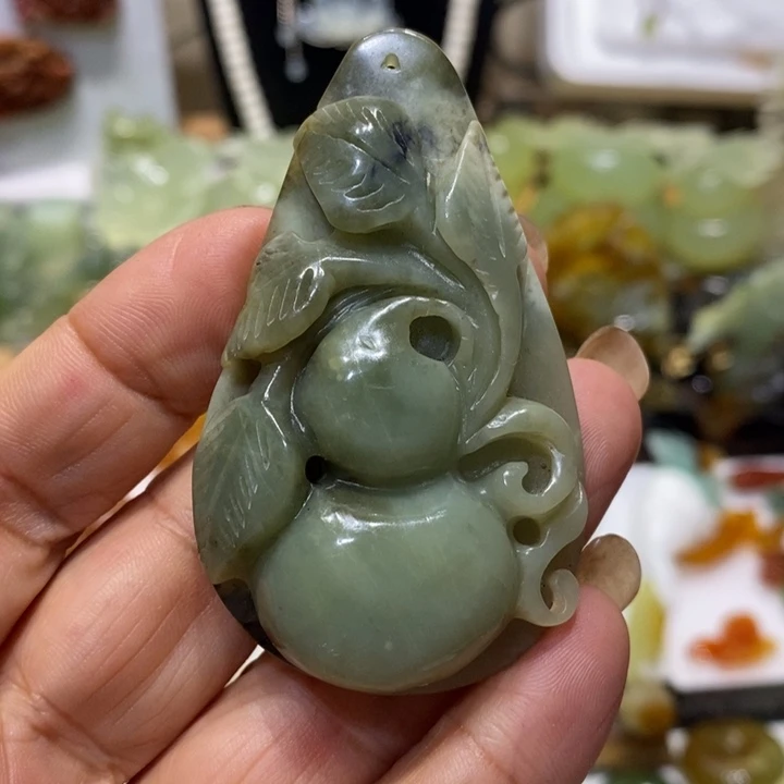 未镶嵌蛇纹石玉挂坠