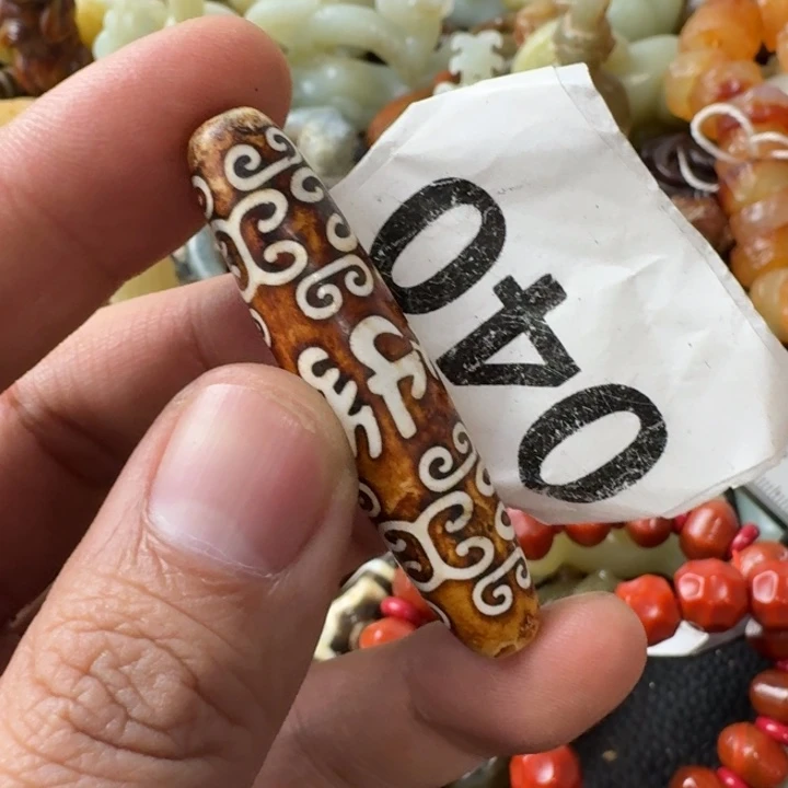 用***e玛瑙/玉髓未镶嵌颈饰