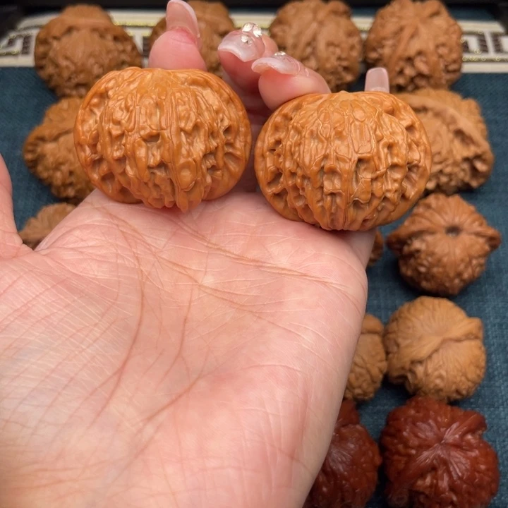 文玩核桃把件43全品老树红皮矮桩正磨。