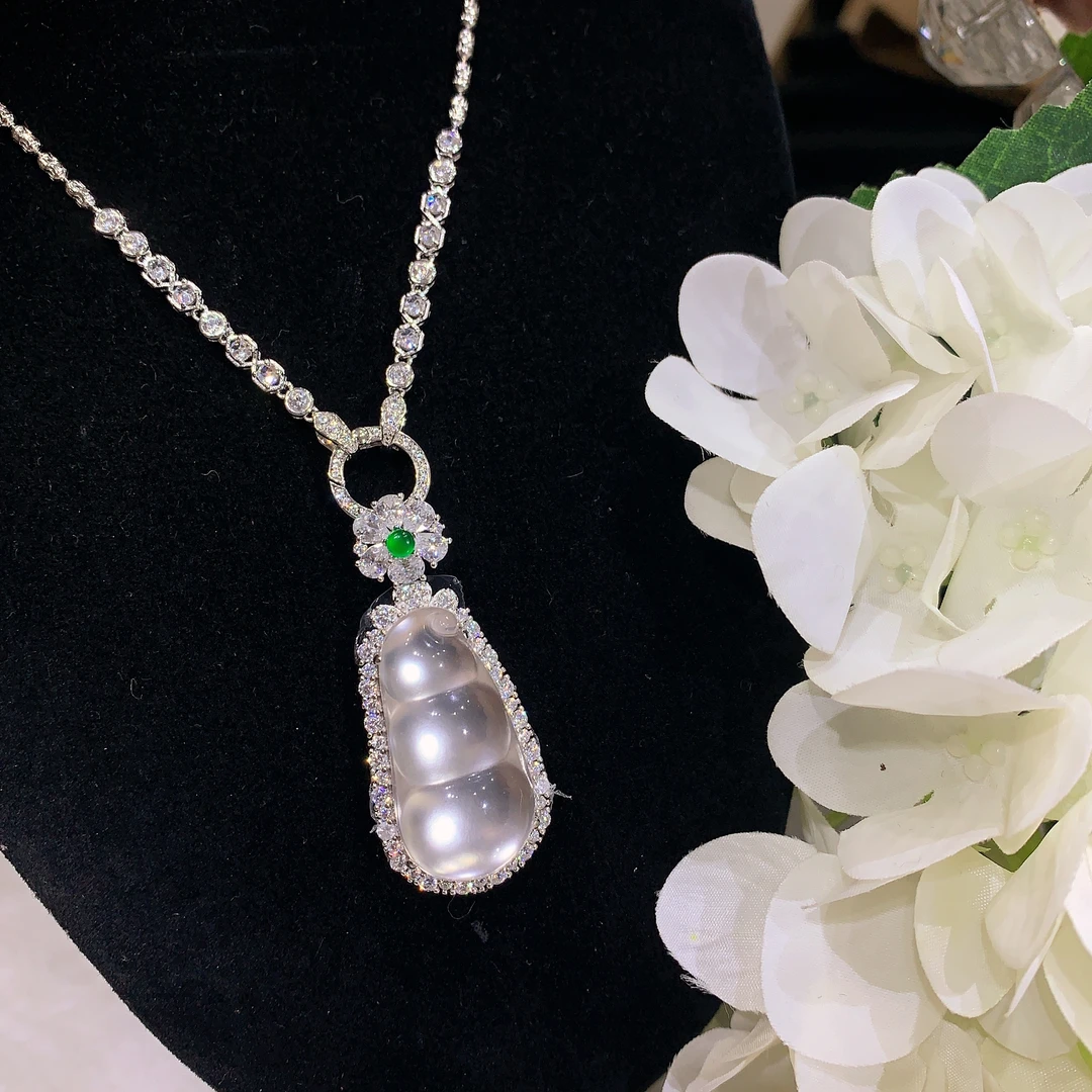 S925银镶嵌小众玉石豆子时尚挂件轻奢款首饰天然石英质玉福豆吊坠