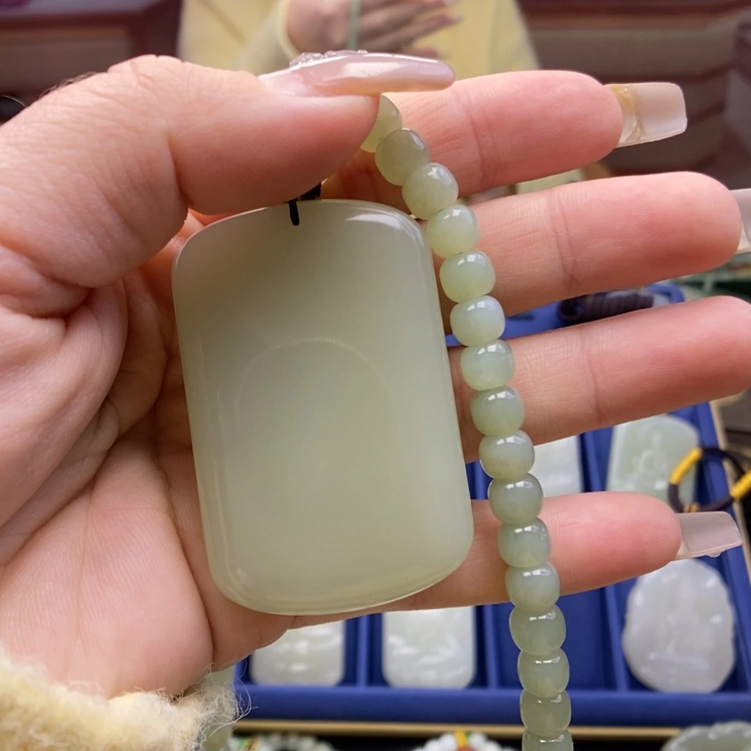 和田玉颈饰未镶嵌W****M