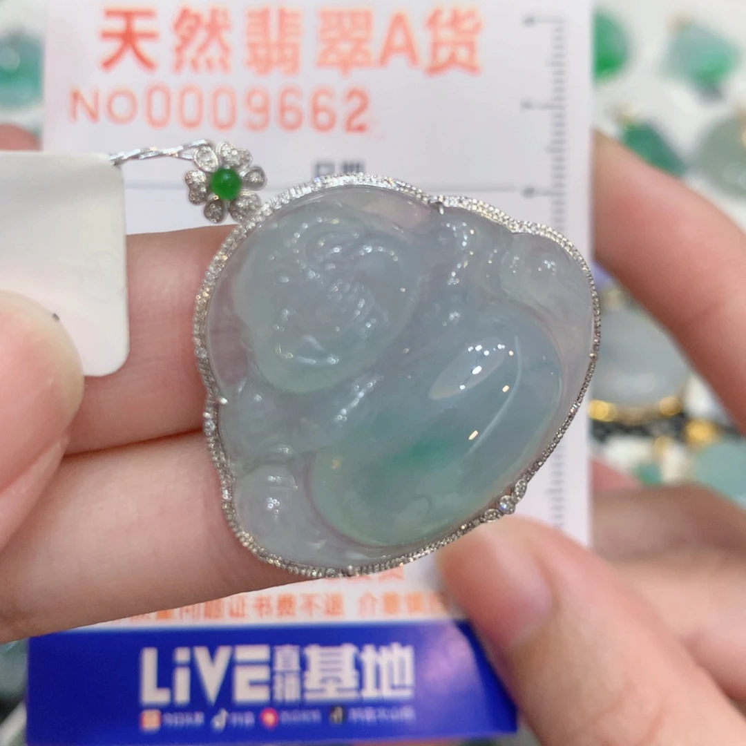 翡翠18K金镶嵌颈饰葫芦