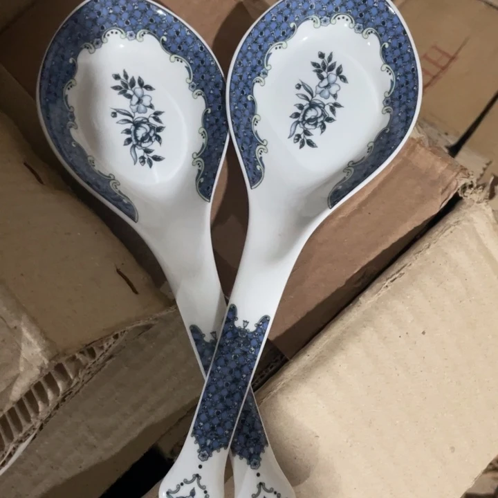 盘子碗都有好便宜。