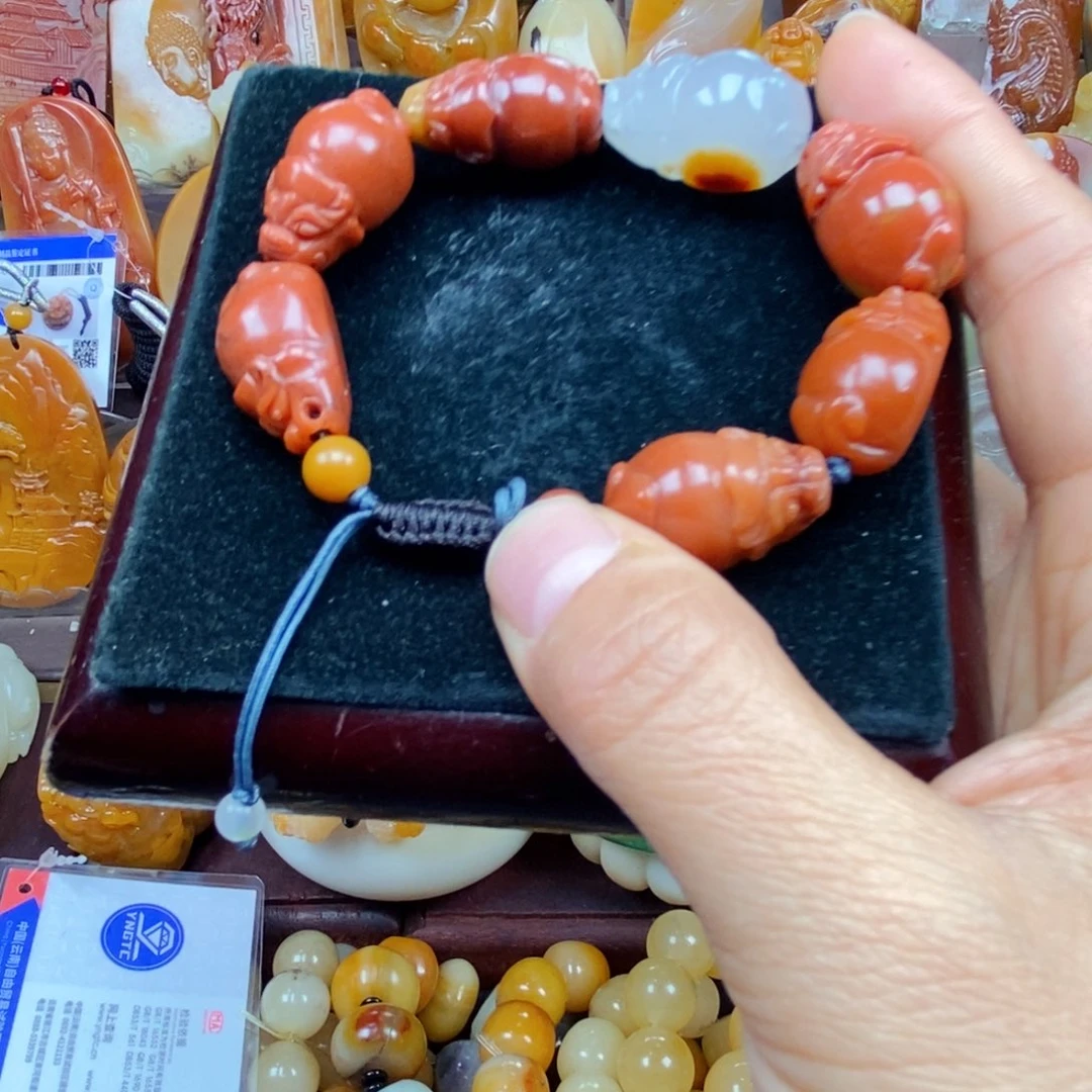 石英质玉（黄龙玉）颈饰未镶嵌