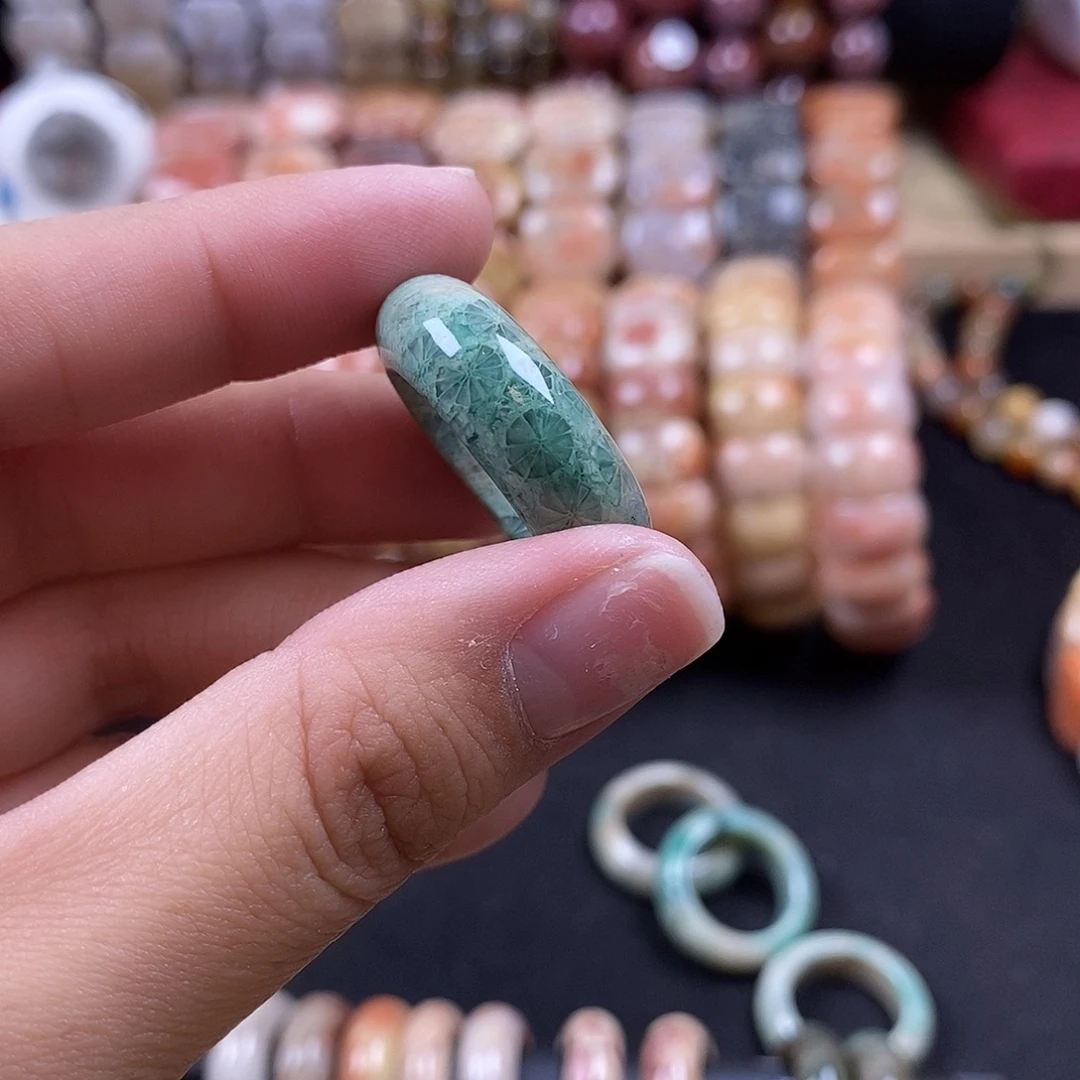 粘***金硅化珊瑚（珊瑚玉）未镶嵌戒圈