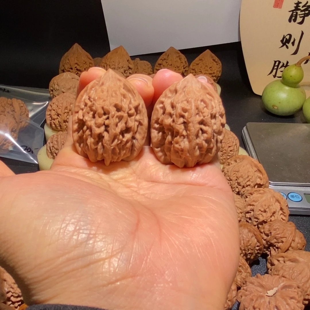 文玩核桃吊坠太行鸡心34