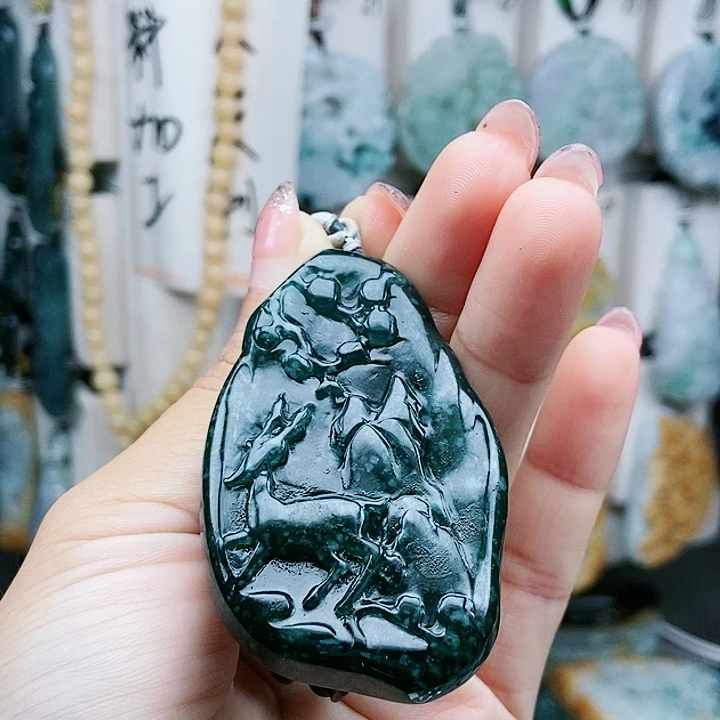 颈饰足铂镶嵌翡翠翡翠