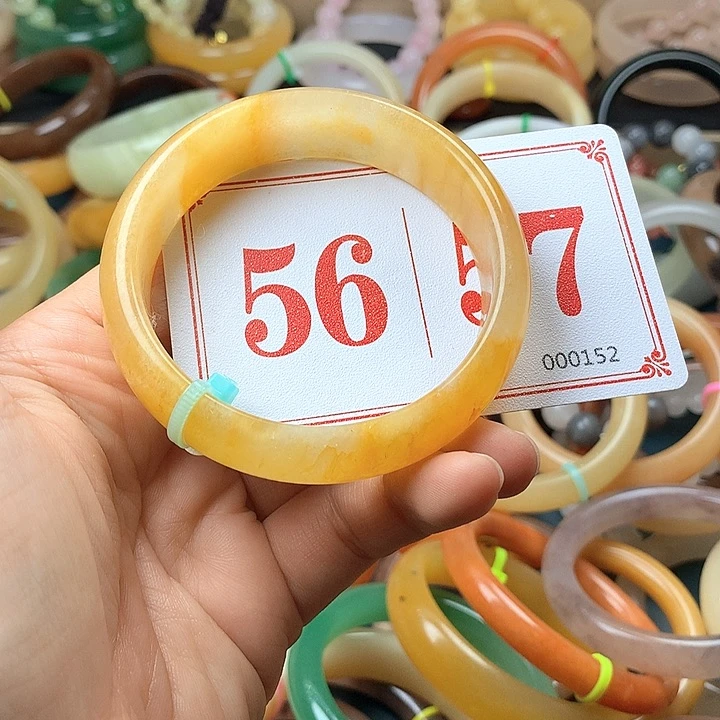未镶嵌石英质玉（黄龙玉）手镯