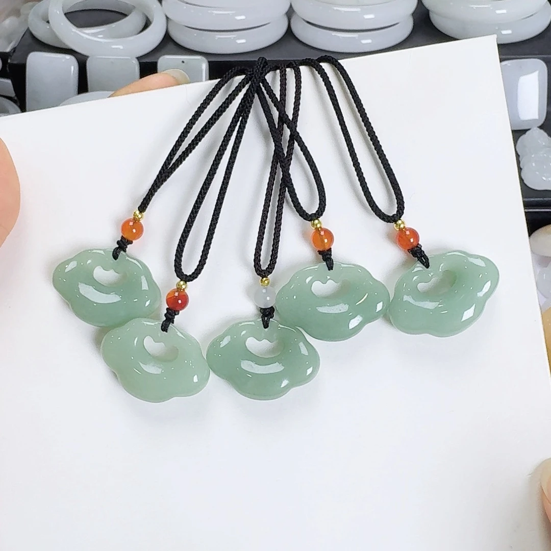 石英质玉未镶嵌颈饰如意锁多样性发其一