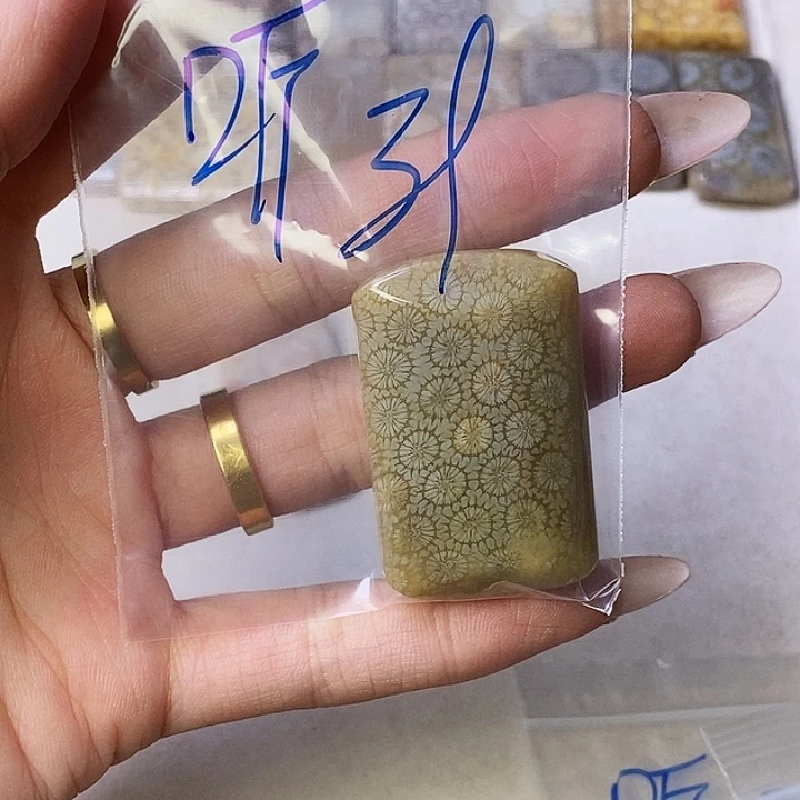 硅化玉颈饰合金听****）