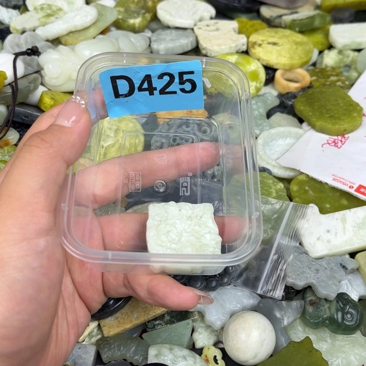 蛇纹石玉足银镀金镶嵌颈饰