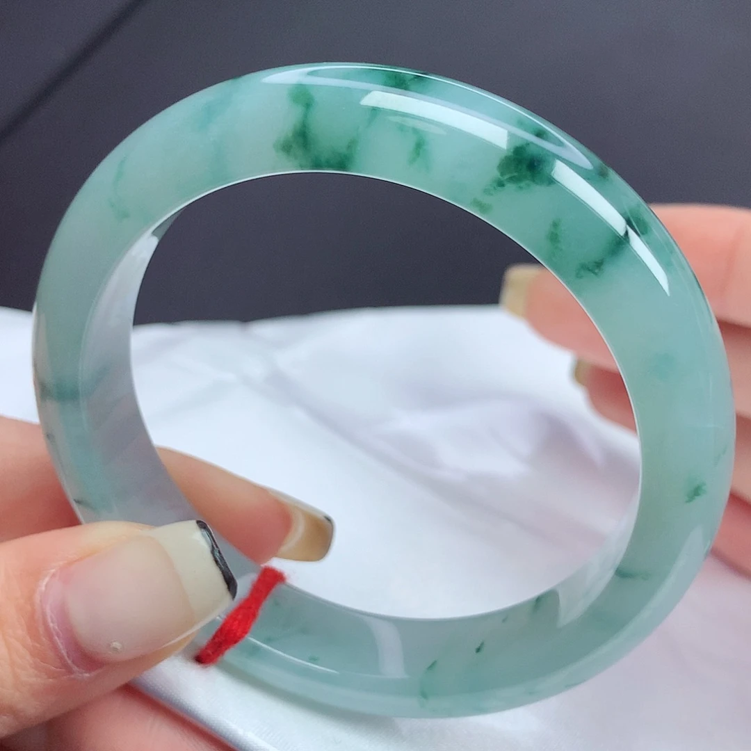 翡翠手镯未镶嵌56圈口