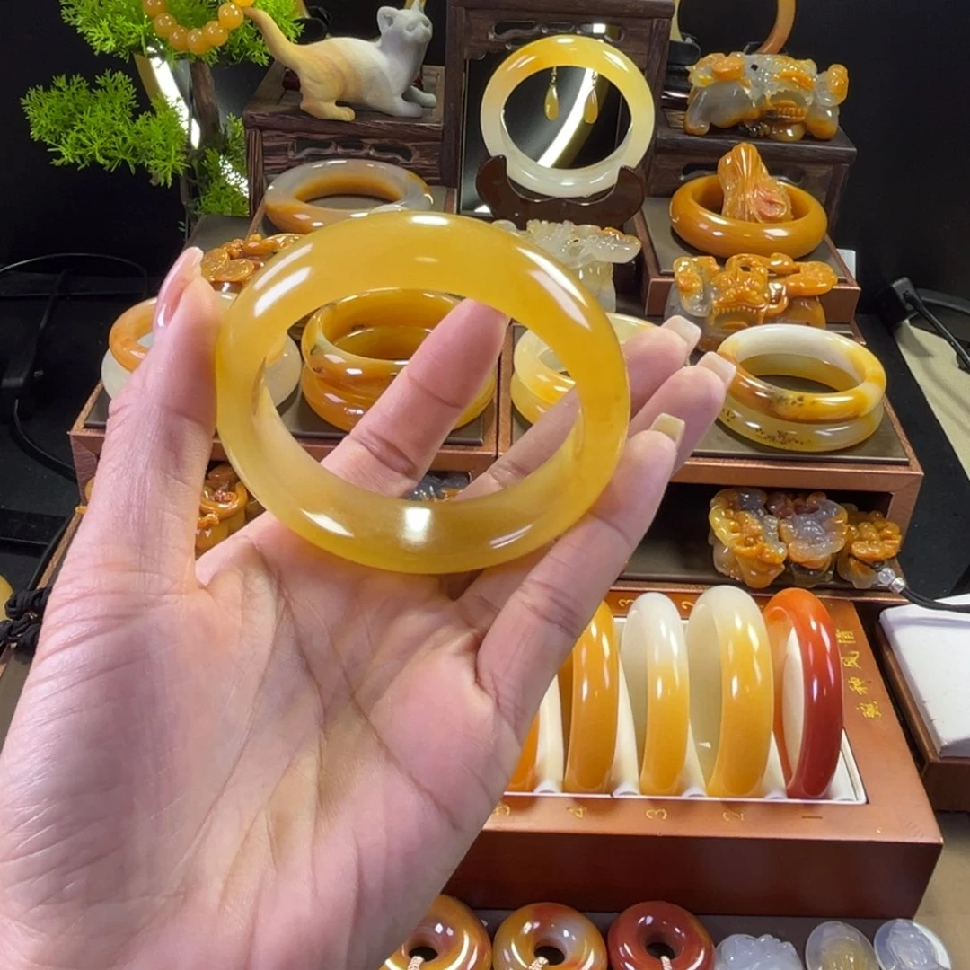 未镶嵌手镯石英质玉