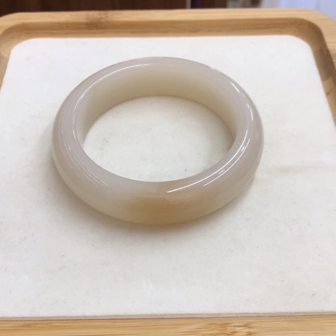 石英质玉未镶嵌手镯