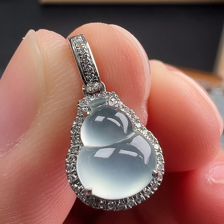 翡翠18K金镶嵌颈饰葫芦9.1