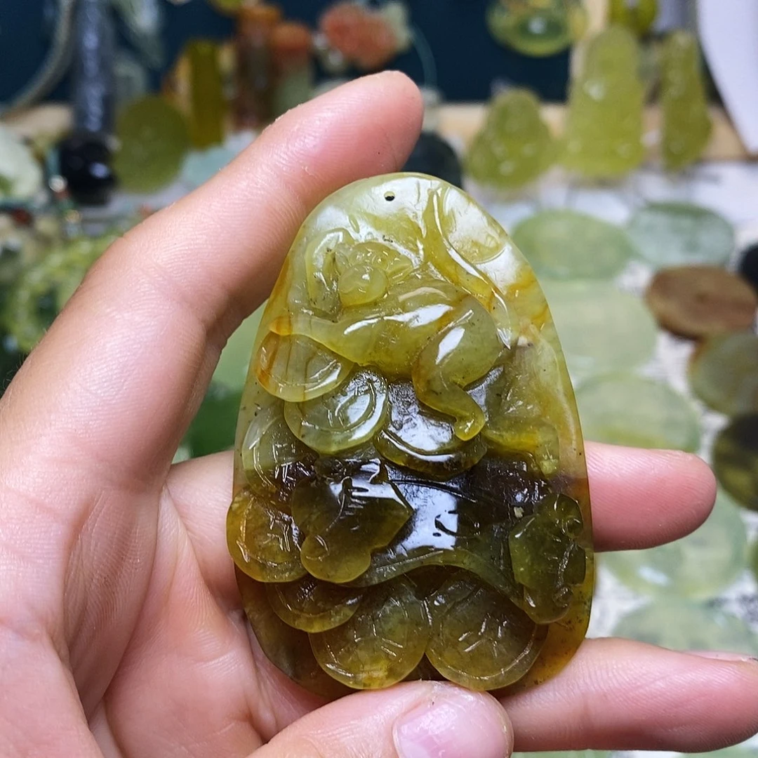 蛇纹石玉未镶嵌颈饰
