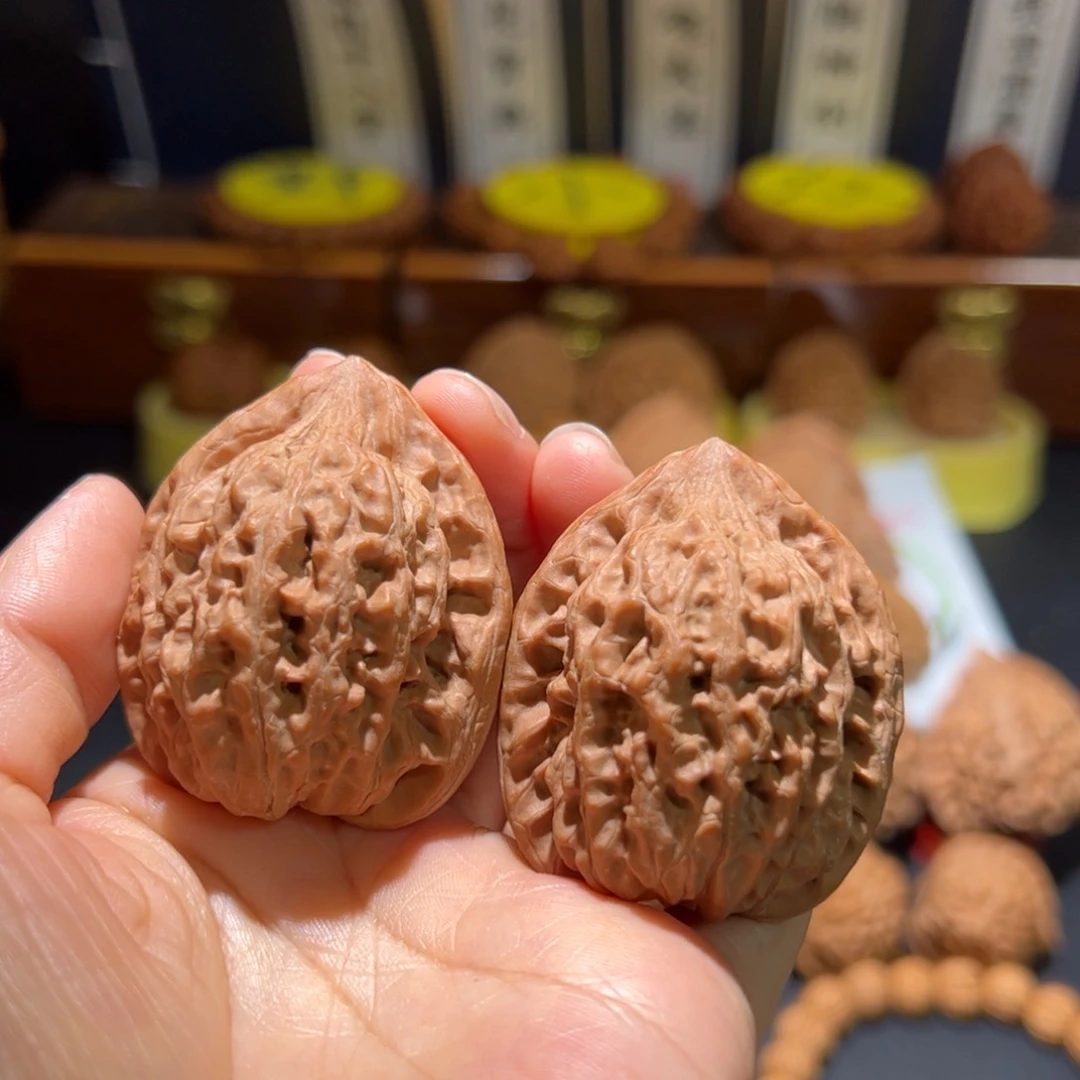 文玩核桃把件順****天外陨铁