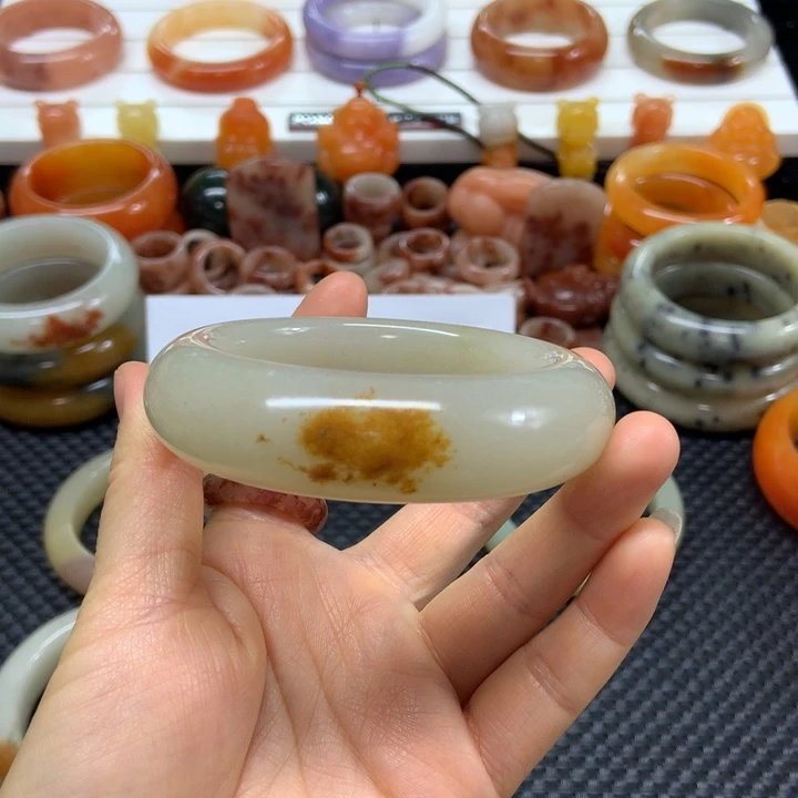 石英质玉未镶嵌手镯