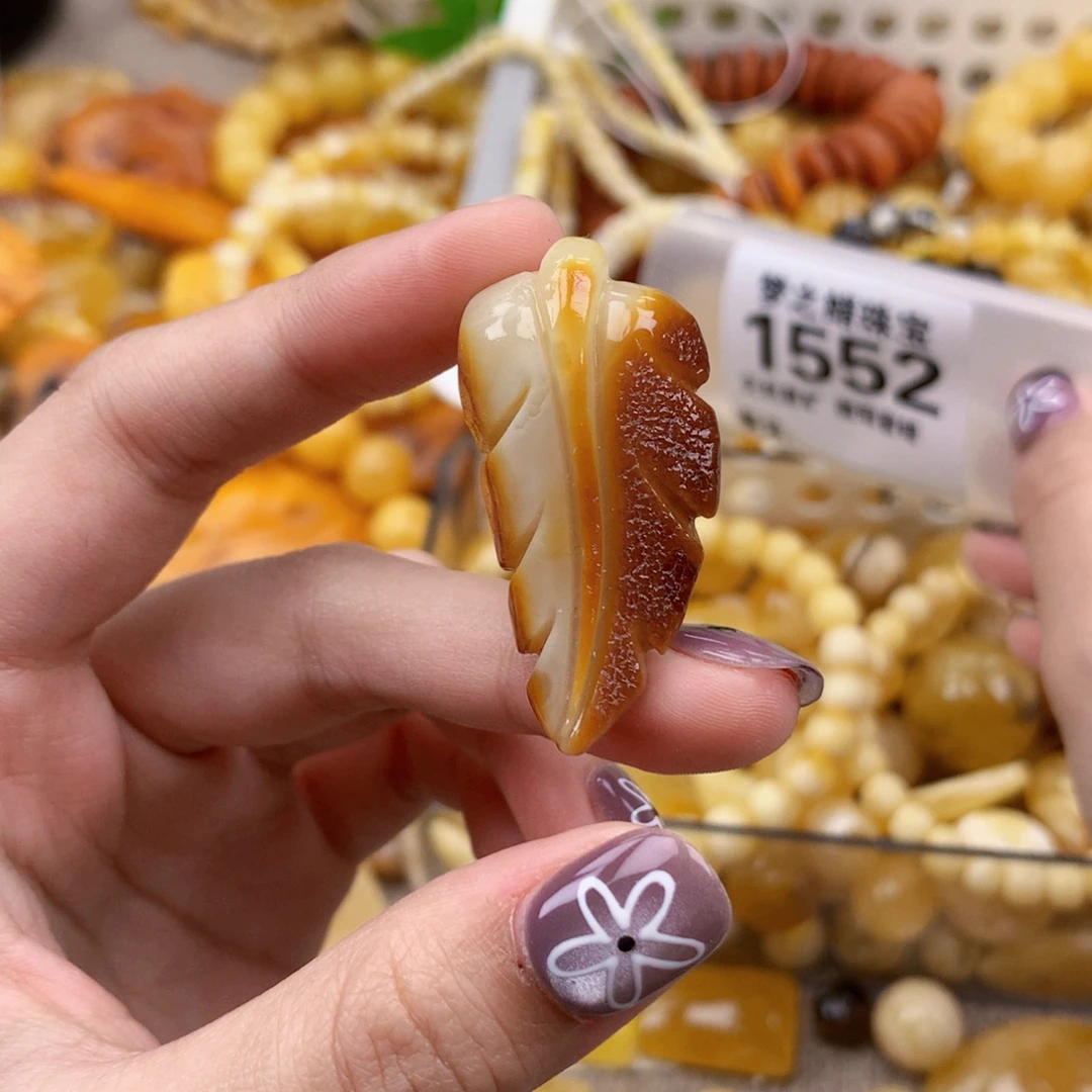 蜜蜡未镶嵌珠宝奇石