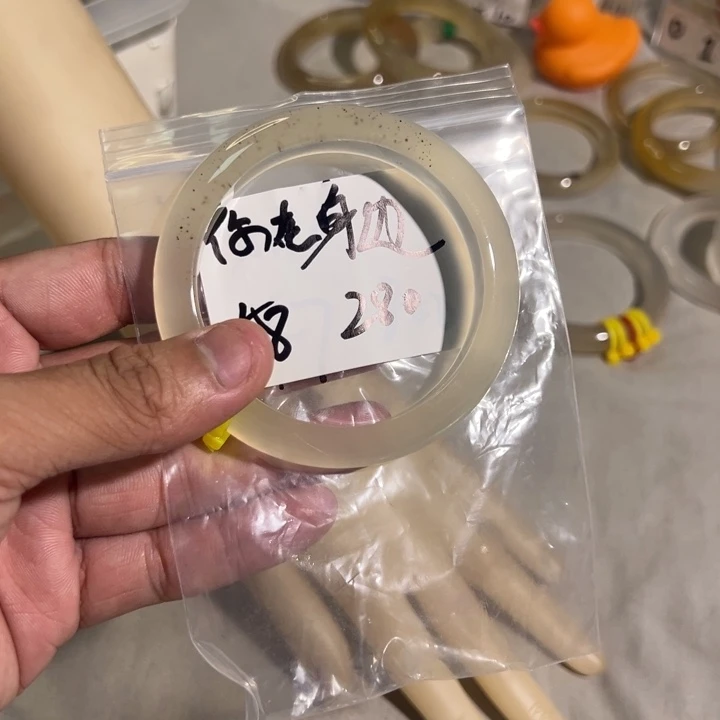你***。手镯玛瑙/玉髓未镶嵌4单发一根