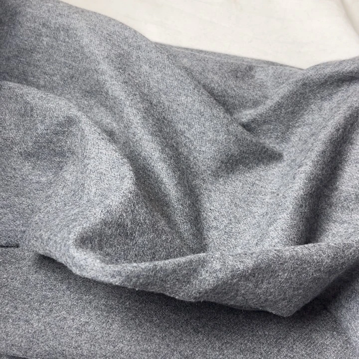 17灰色羊毛1米。