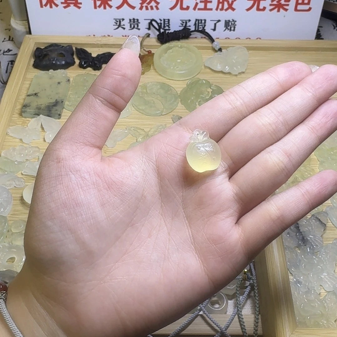用***3合金蛇纹石玉颈饰