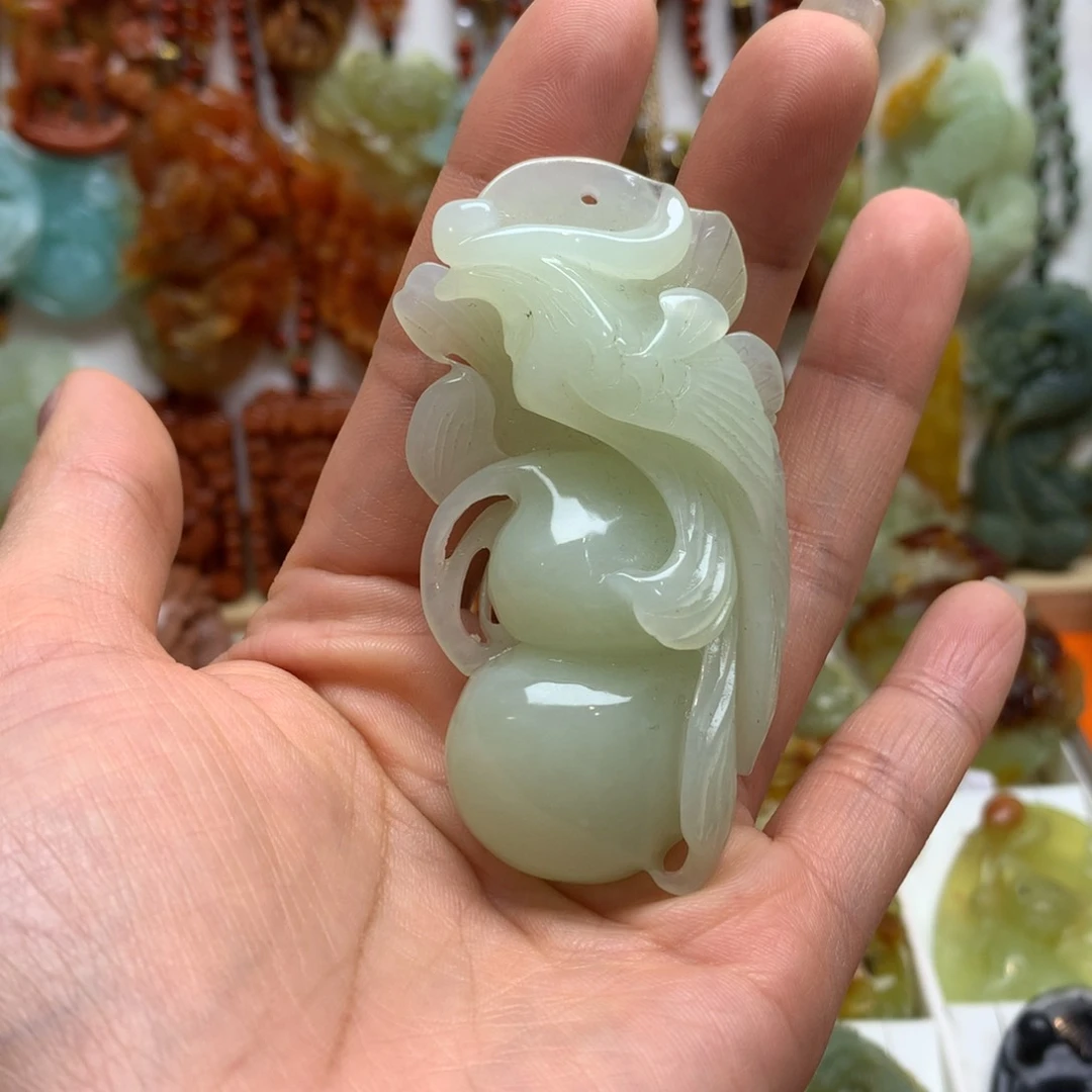 蛇纹石玉颈饰未镶嵌