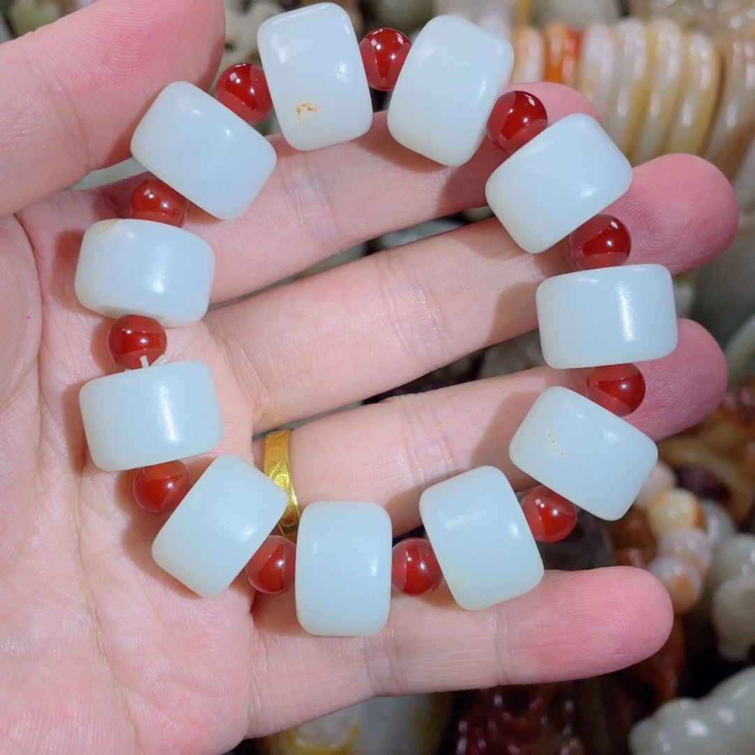 和田玉未镶嵌把件