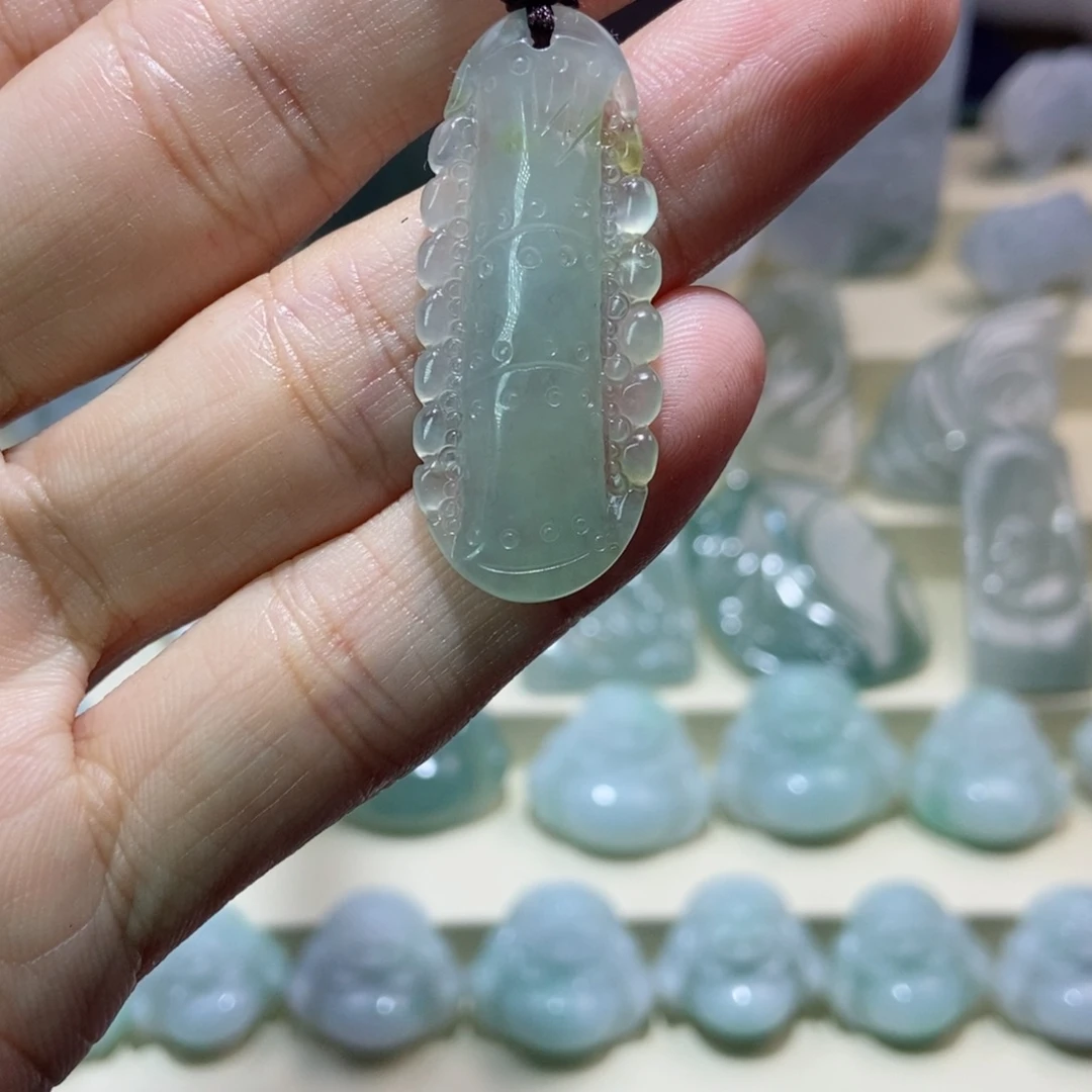 翡翠未镶嵌颈饰竹节