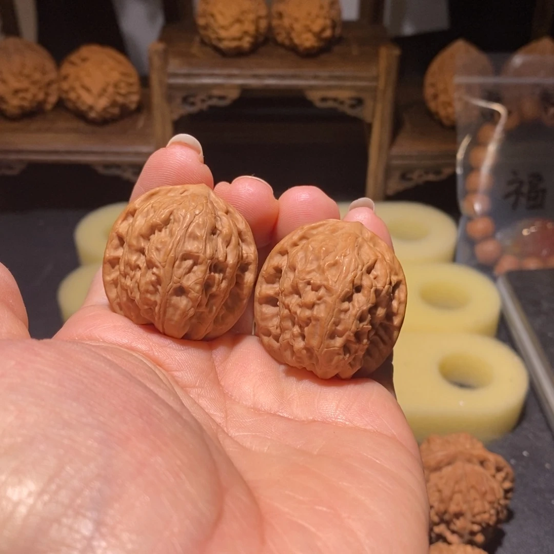 文玩核桃吊坠野狼32+