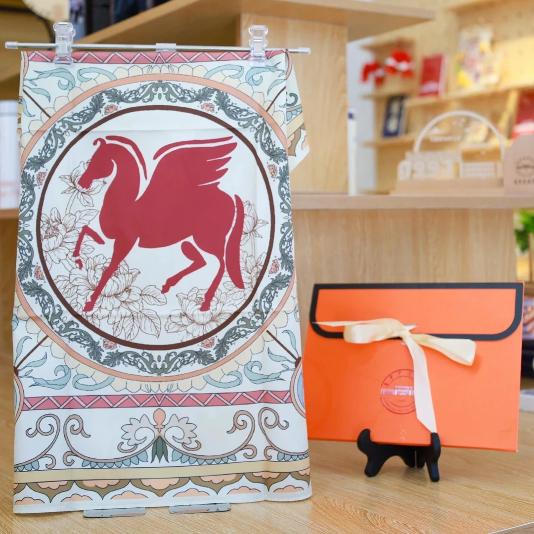 辽传文创锡伯族纹样丝巾民族风非遗时尚