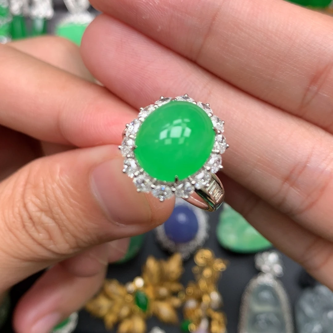 翡翠18K金镶嵌戒指