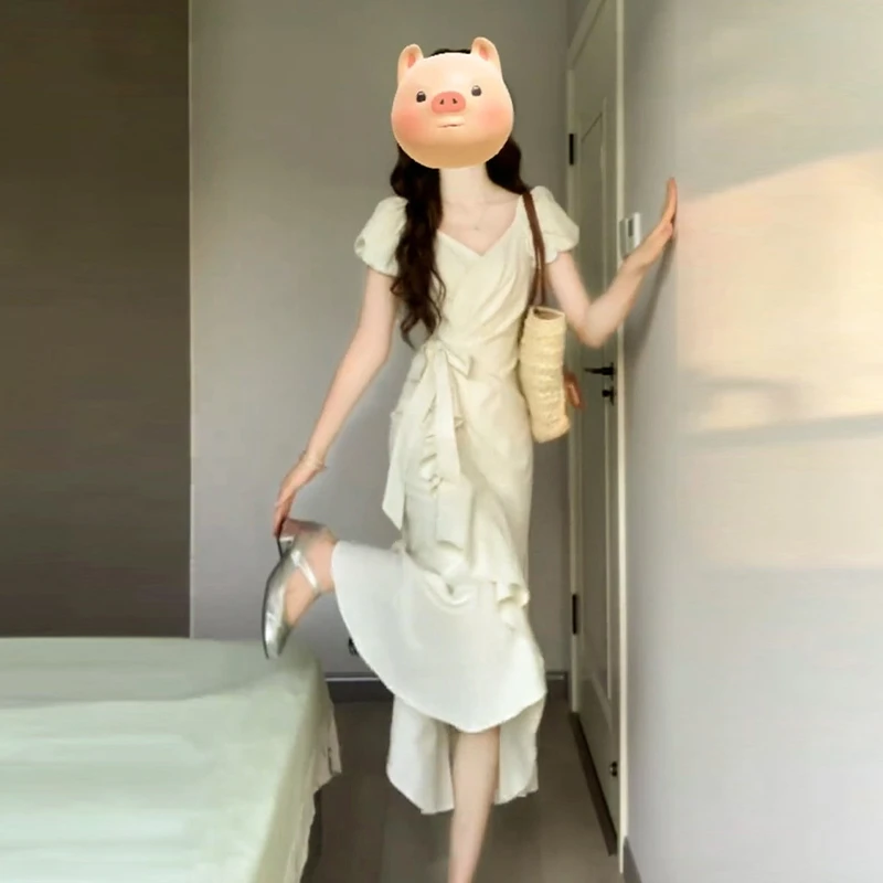 2466法式v领荷叶边一片式连衣裙子女夏不规则泡泡袖收腰显瘦长裙