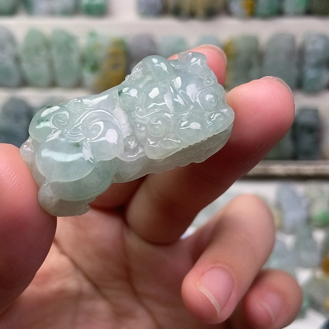 翡翠未镶嵌吊坠(赠链)