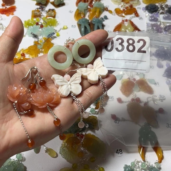 向****合金蛇纹石玉耳饰