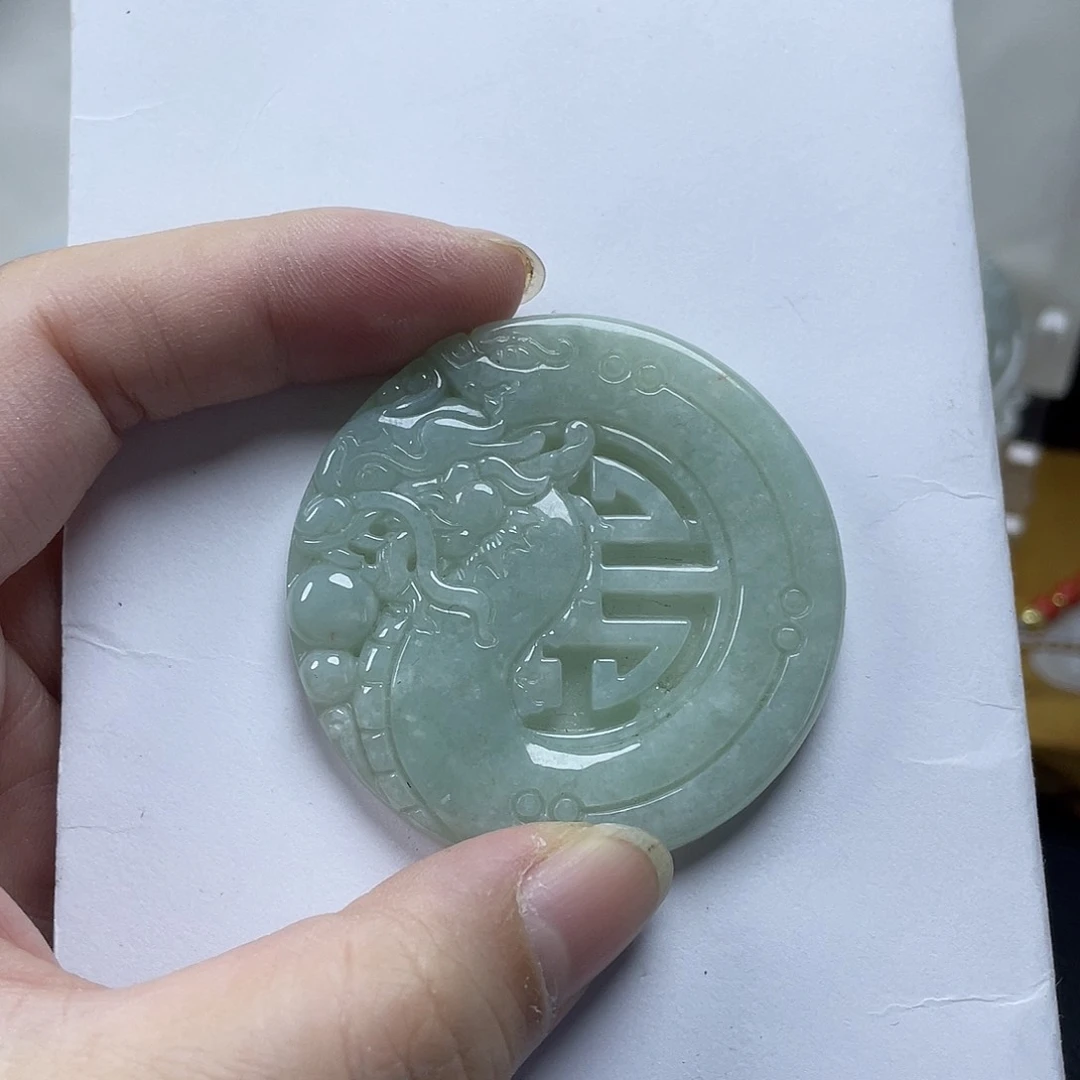 翡翠颈饰未镶嵌龙牌