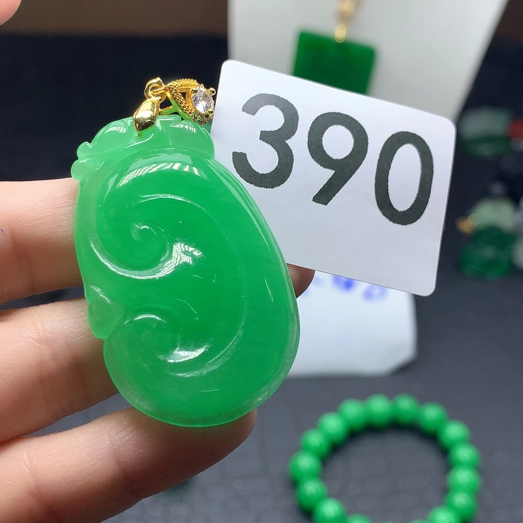 翡翠吊坠(赠链)未镶嵌