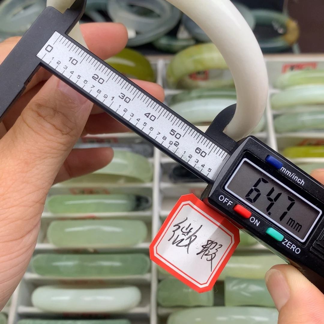 蛇纹石玉未镶嵌手镯505